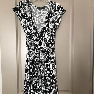 Beautiful black, white dress, the limited, small